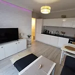 Apartmenty Adler - White シュチェチン